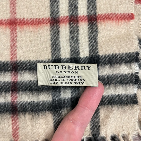 Burberry Cashmere scarf - Picture 3 of 7